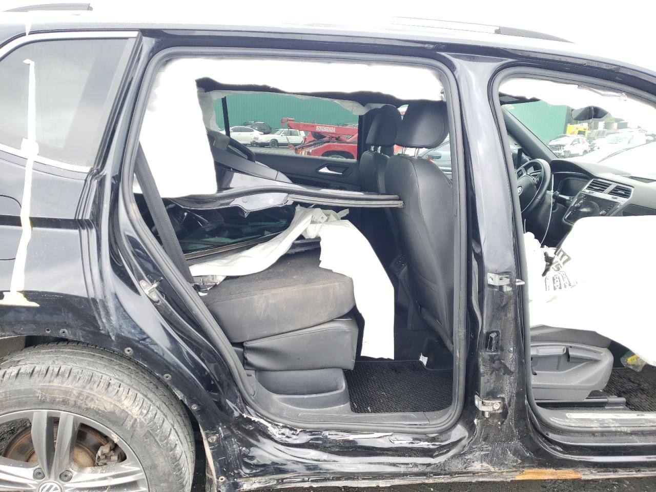 3VV4B7AX8KM096977 2019 Volkswagen Tiguan Sel Premium