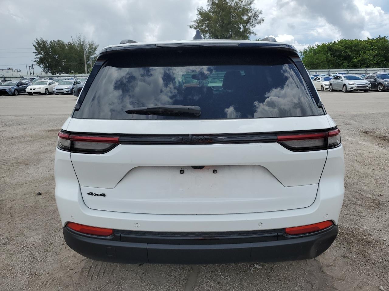 1C4RJHAG5PC659893 2023 Jeep Grand Cherokee Laredo