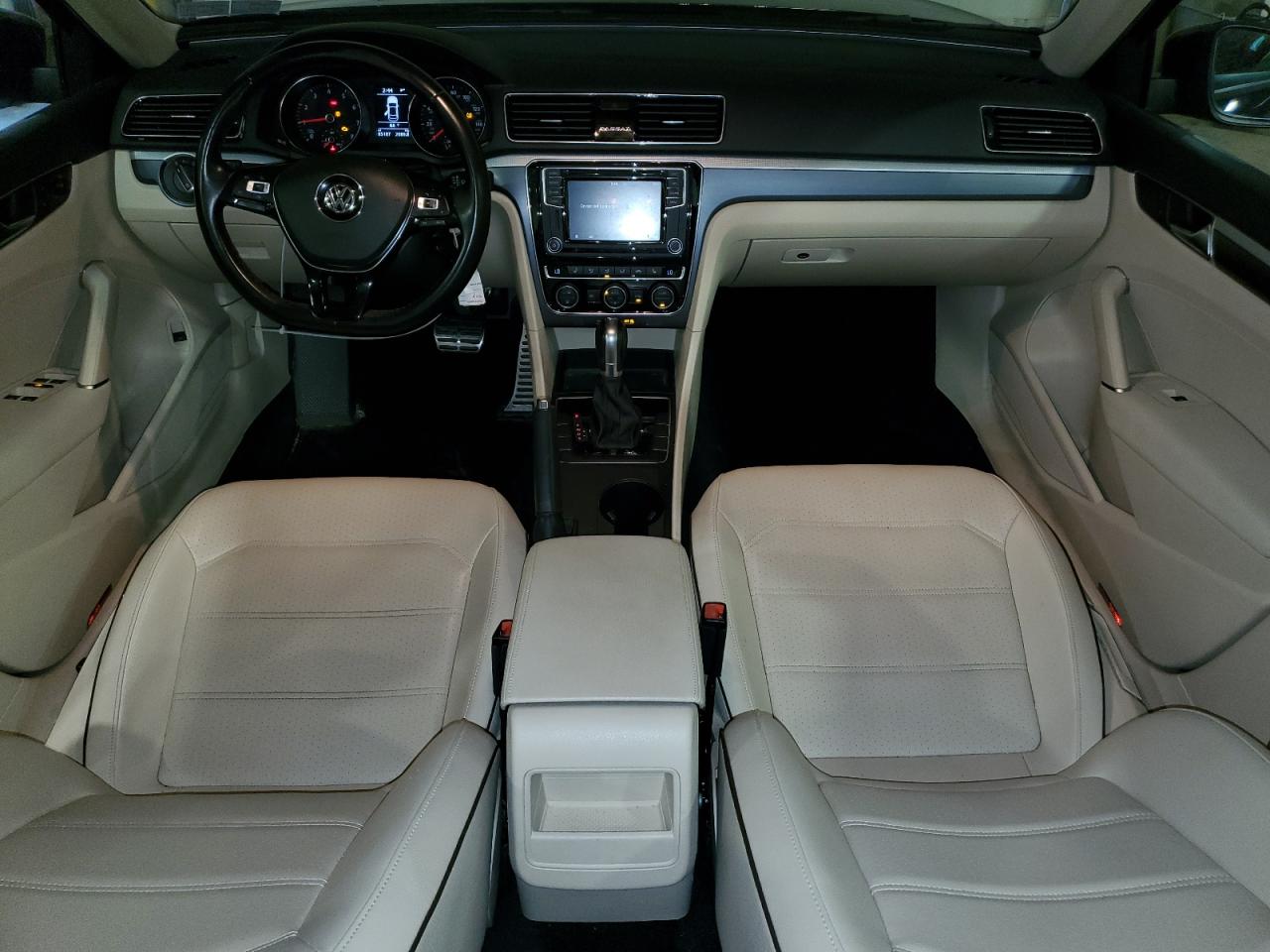 1VWAA7A37JC016633 2018 Volkswagen Passat S