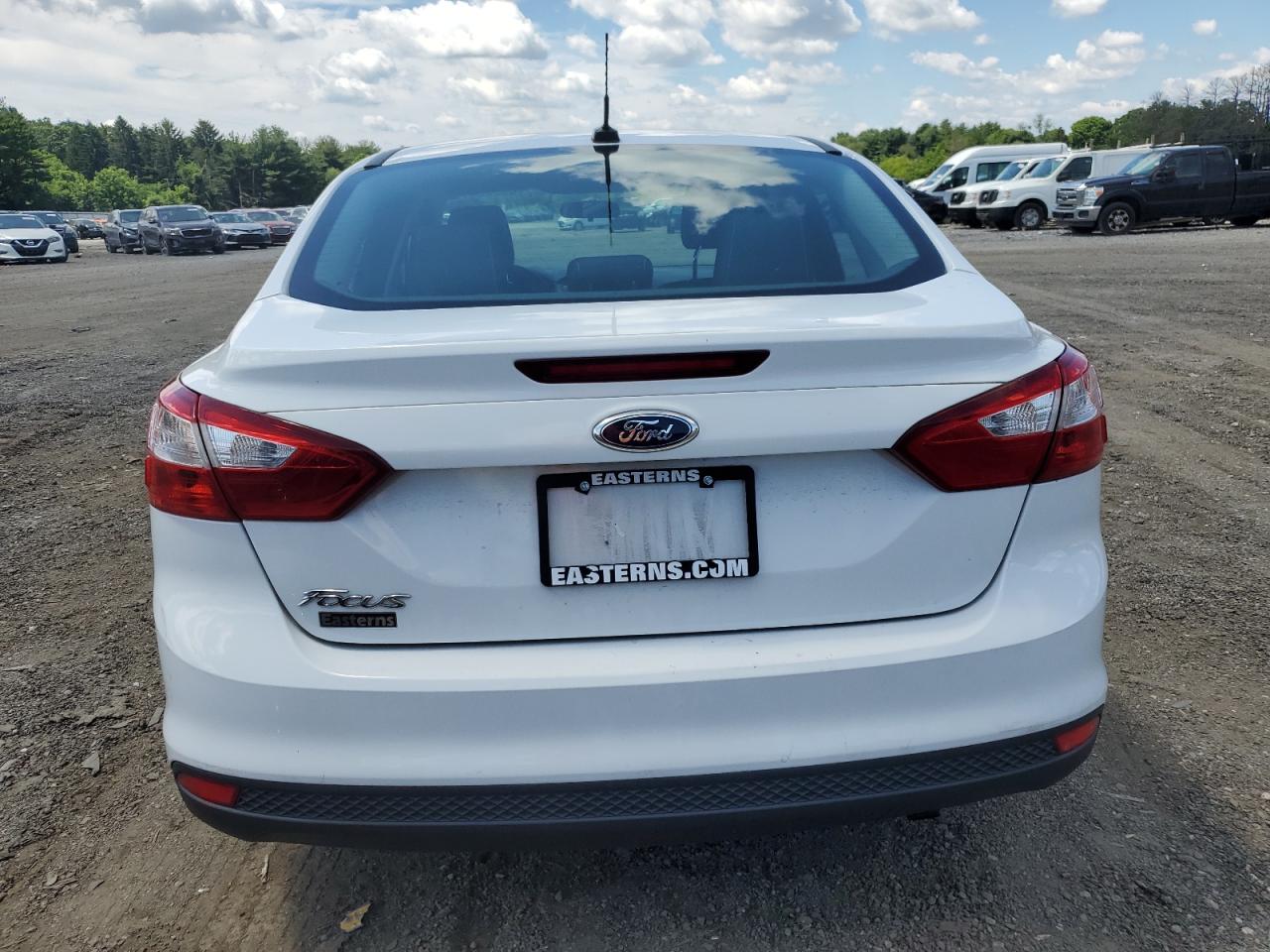 2014 Ford Focus S vin: 1FADP3E2XEL383028