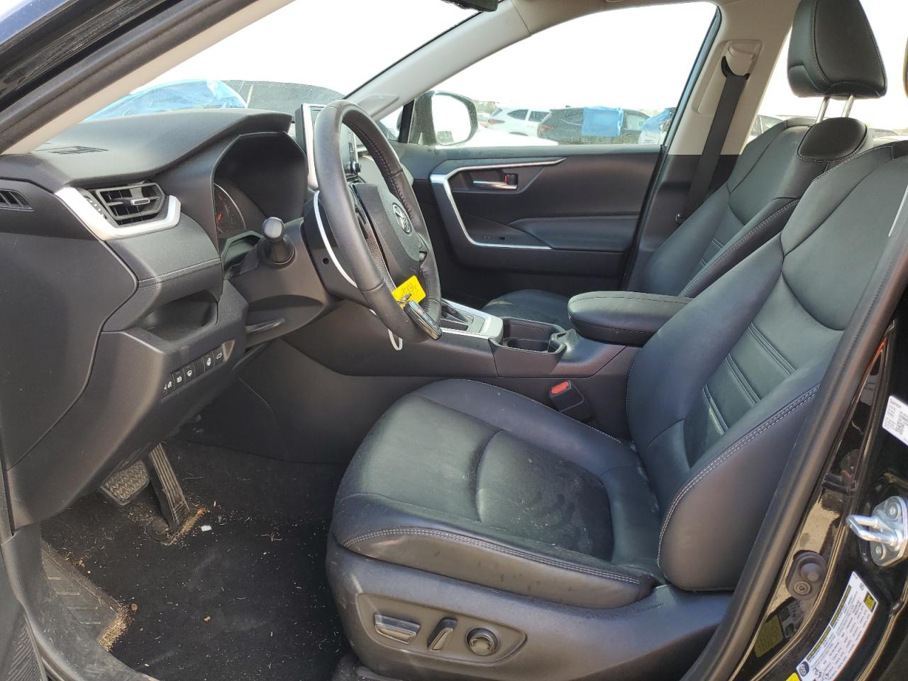 2T3C1RFV5MC126665 2021 Toyota Rav4 Xle Premium