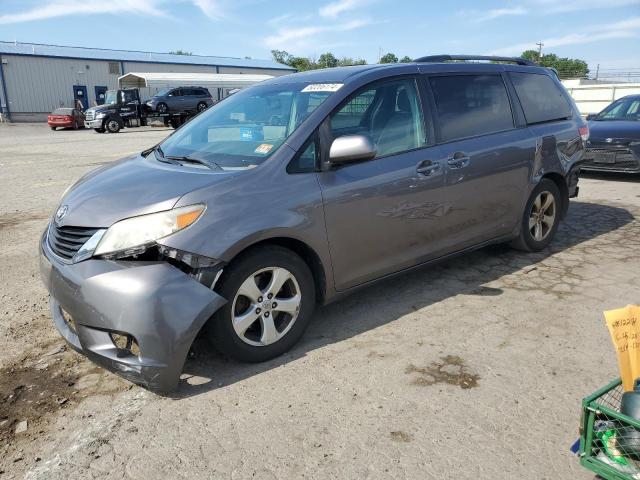 TOYOTA SIENNA LE