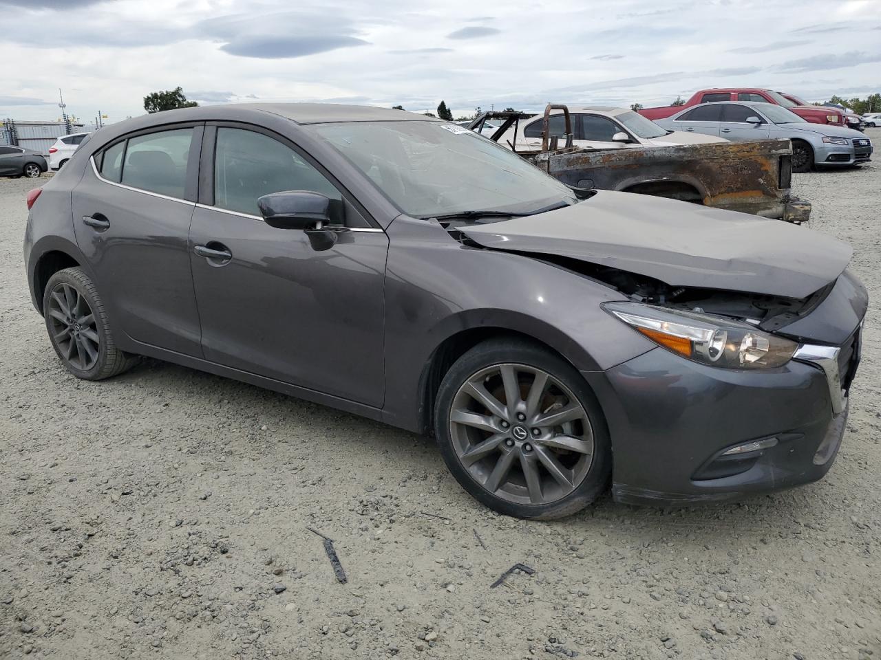 3MZBN1L38JM261085 2018 Mazda 3 Touring