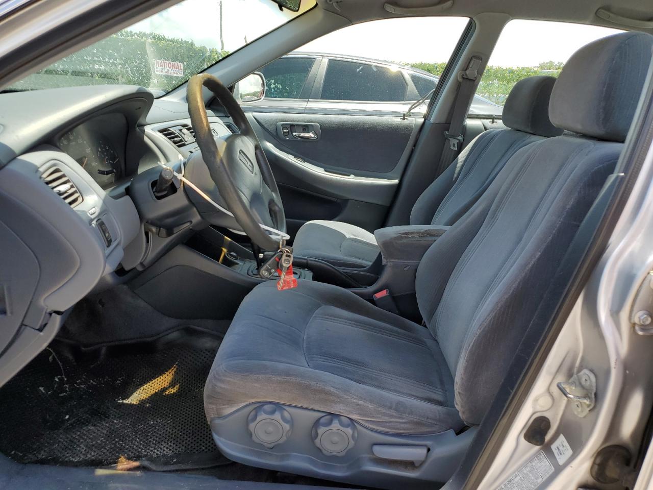 1HGCG5645YA034832 2000 Honda Accord Lx