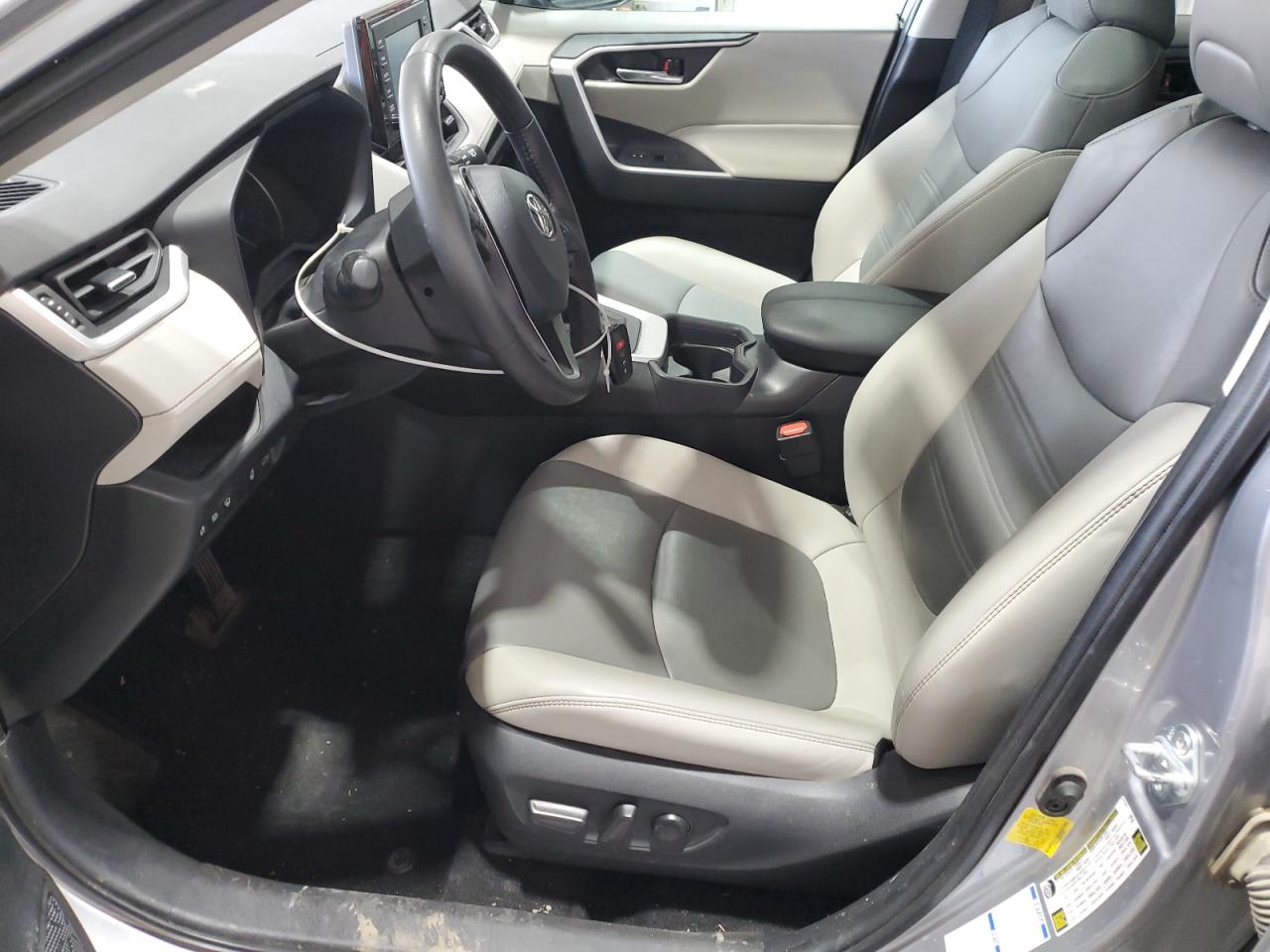 4T3B6RFV8MU047499 2021 Toyota Rav4 Xle Premium