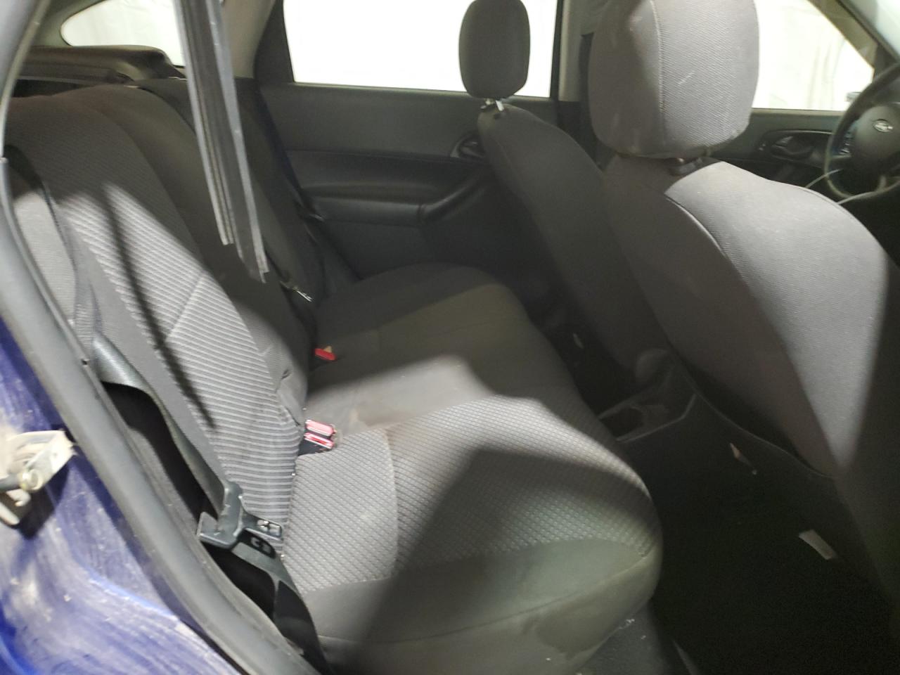 3FAFP37N35R120106 2005 Ford Focus Zx5