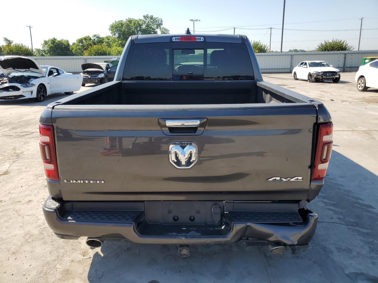 2019 Ram 1500 Limited vin: 1C6SRFHT4KN620539