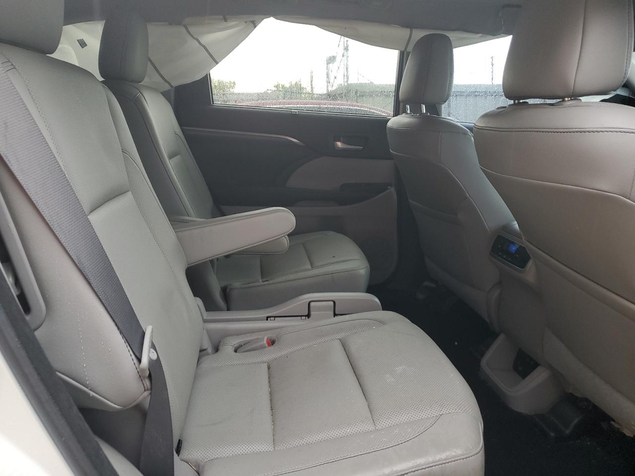 5TDDZRFH4HS453667 2017 Toyota Highlander Limited