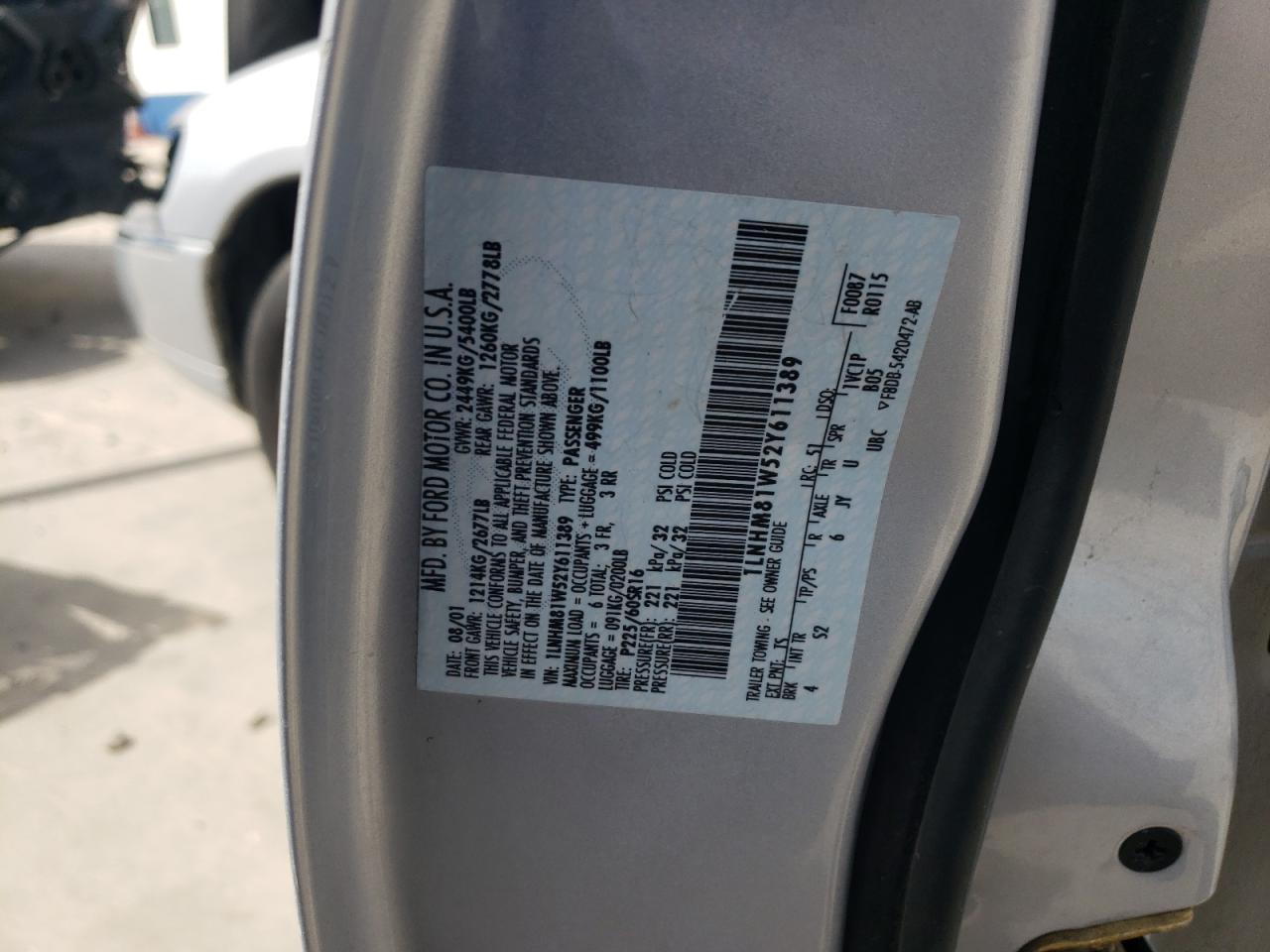 1LNHM81W52Y611389 2002 Lincoln Town Car Executive