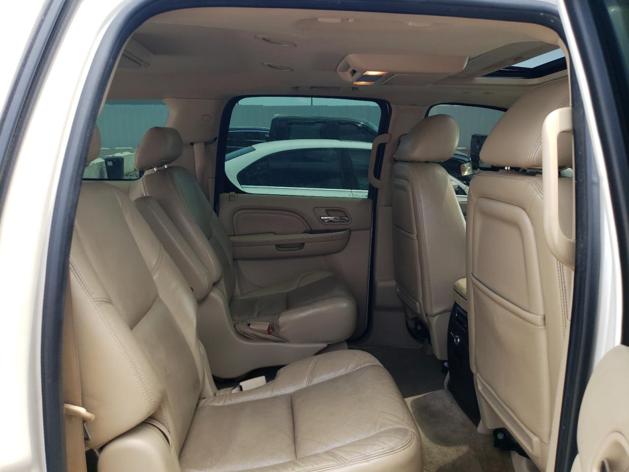 1GYUKHEF7AR277517 2010 Cadillac Escalade Esv Luxury