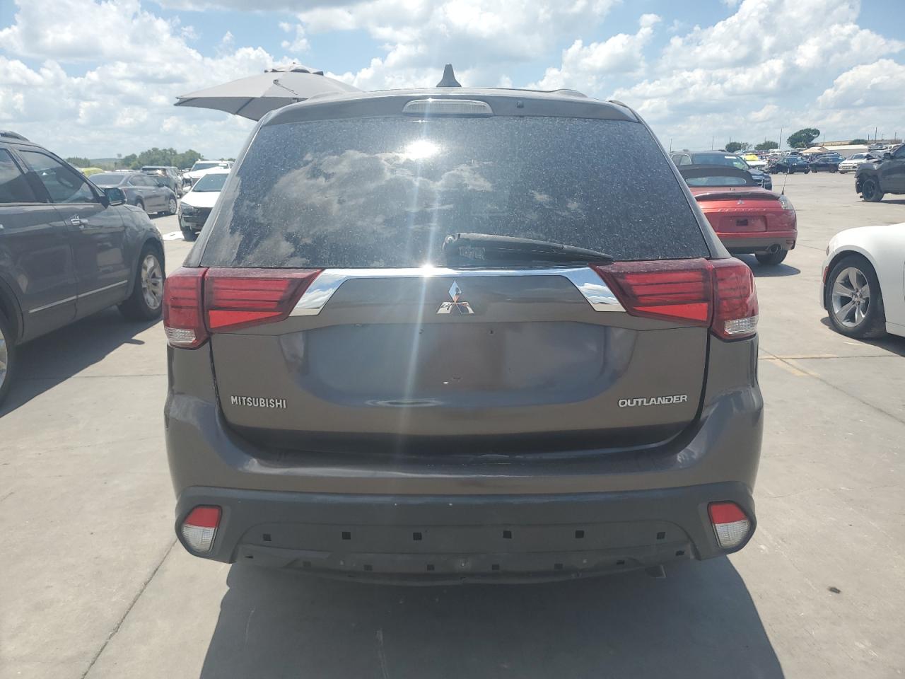 JA4AD2A30KZ009738 2019 Mitsubishi Outlander Es