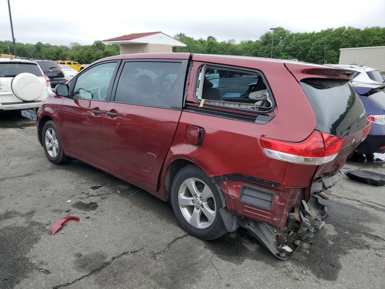 5TDZK3DC6BS001905 2011 Toyota Sienna