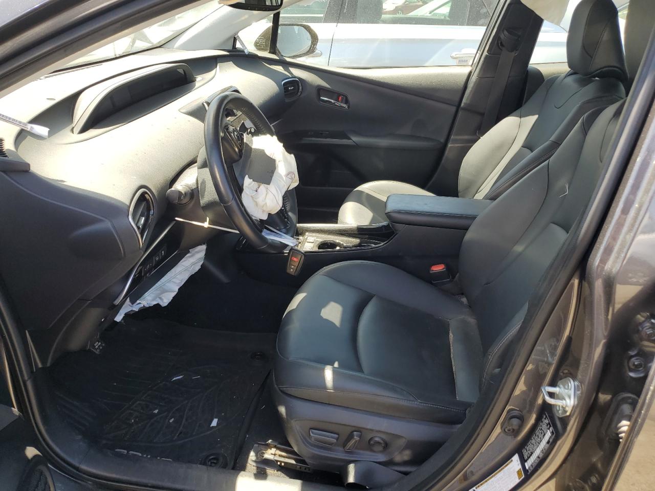 JTDKARFUXL3117687 2020 Toyota Prius L