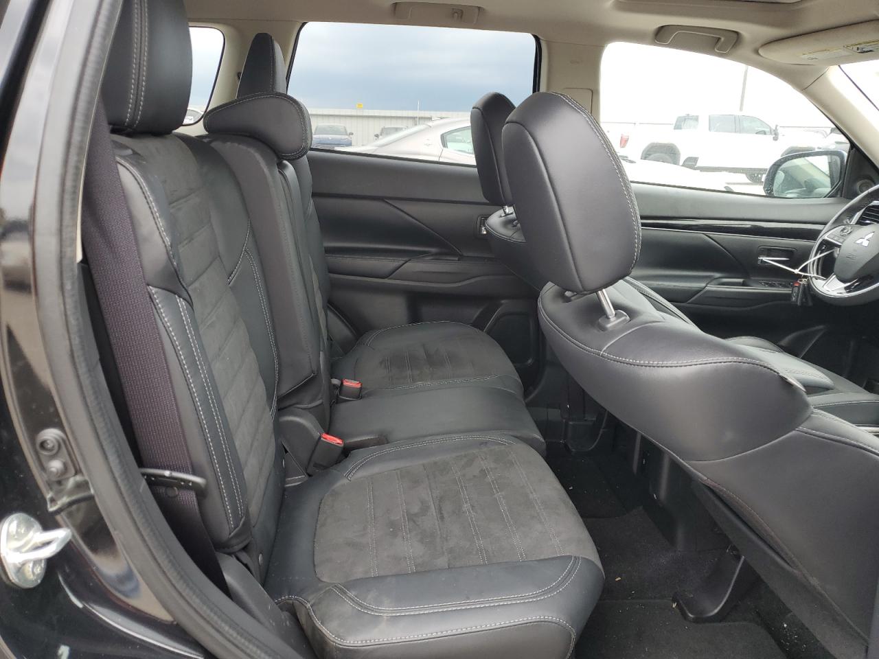 JA4AD3A30LZ011612 2020 Mitsubishi Outlander Se