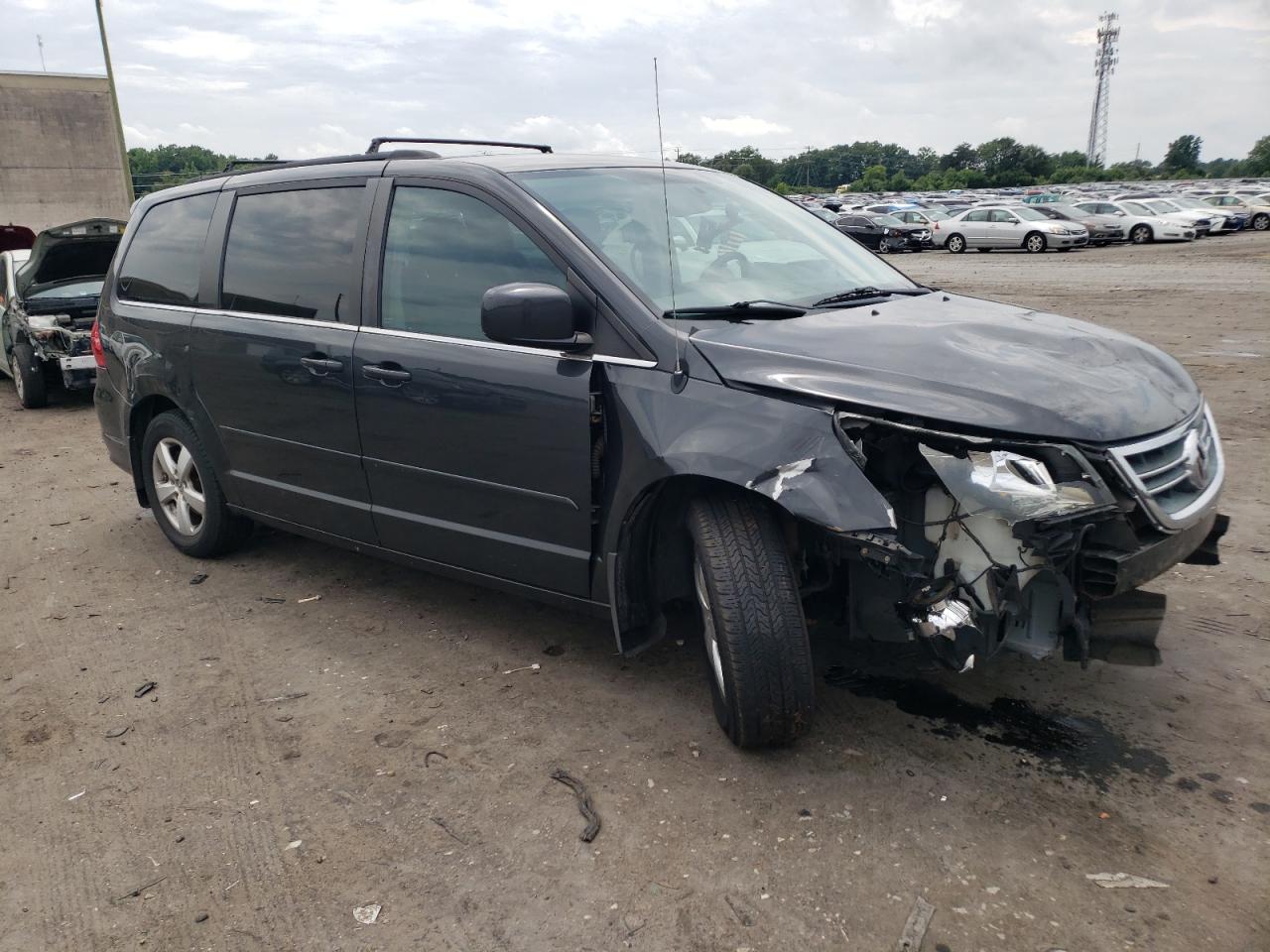 2V4RW3DG4BR717692 2011 Volkswagen Routan Se