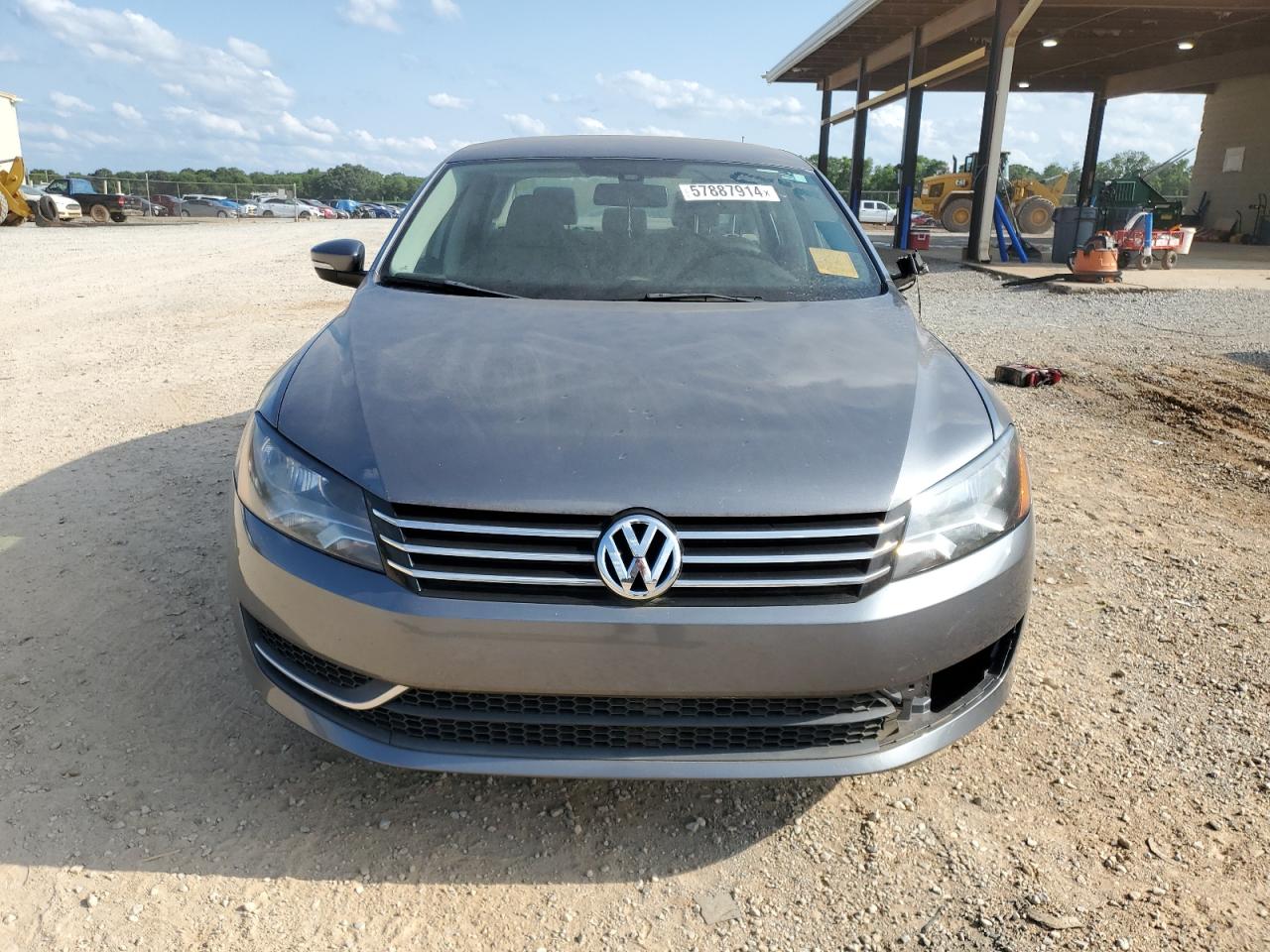 2013 Volkswagen Passat S vin: 1VWAH7A39DC076672