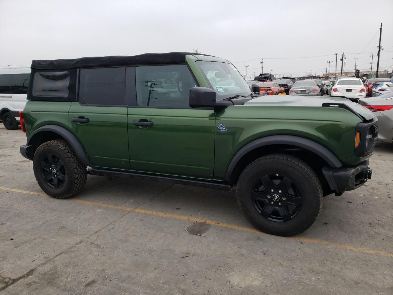 2022 Ford Bronco Base vin: 1FMDE5BH8NLB73141