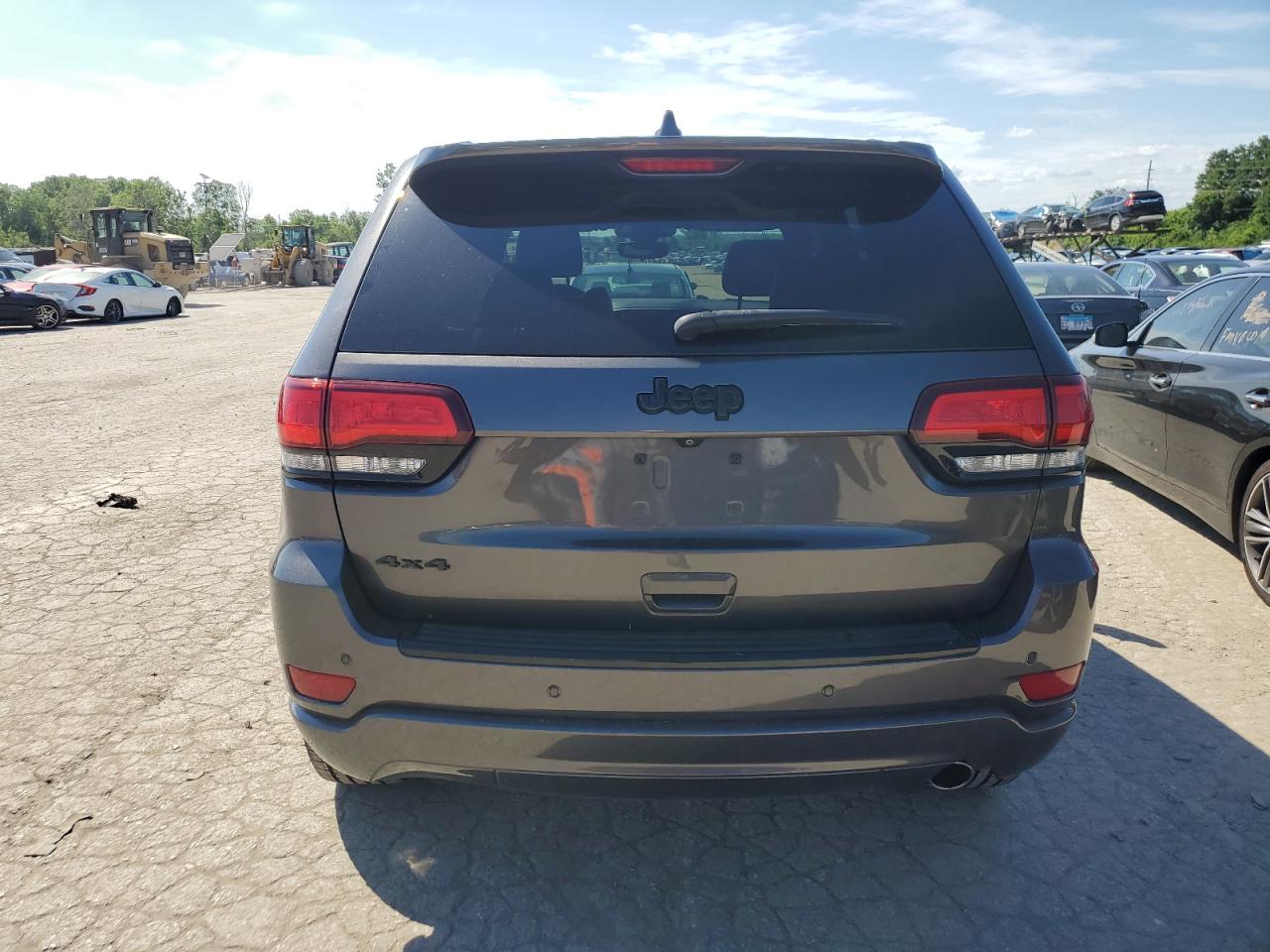 1C4RJFAG7JC396849 2018 Jeep Grand Cherokee Laredo