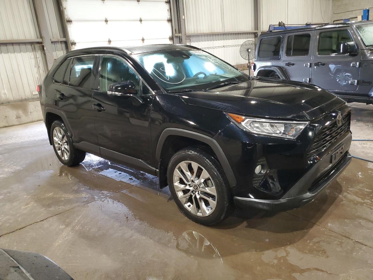 2T3R1RFV4MC214634 2021 Toyota Rav4 Xle