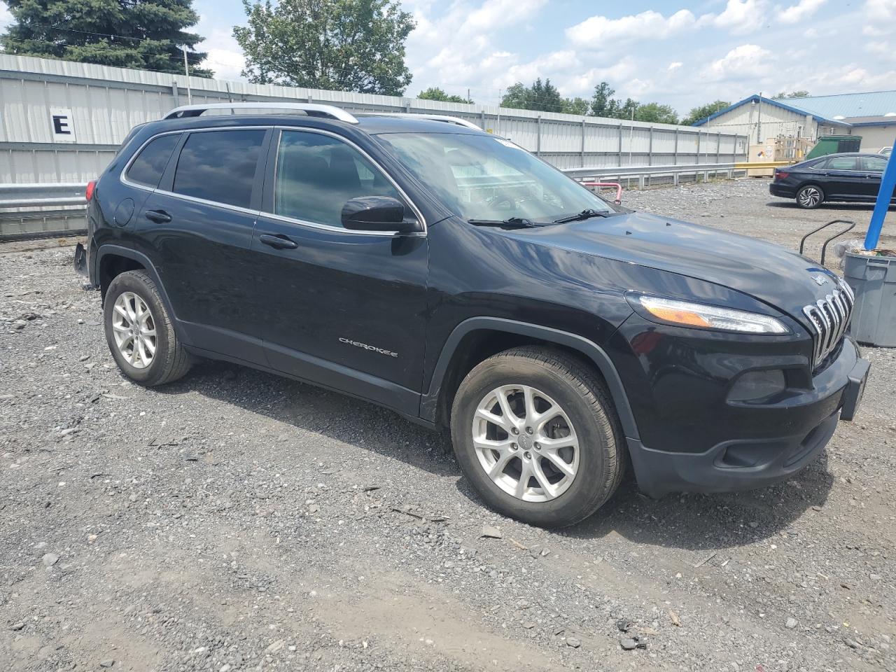 1C4PJMCS7HD216027 2017 Jeep Cherokee Latitude