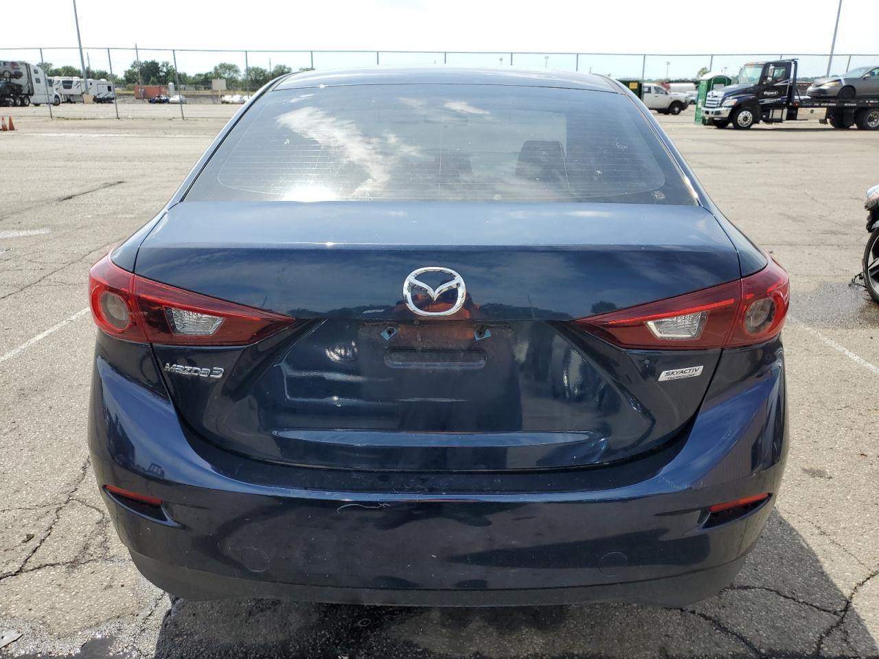 3MZBN1U79JM181988 2018 Mazda 3 Sport