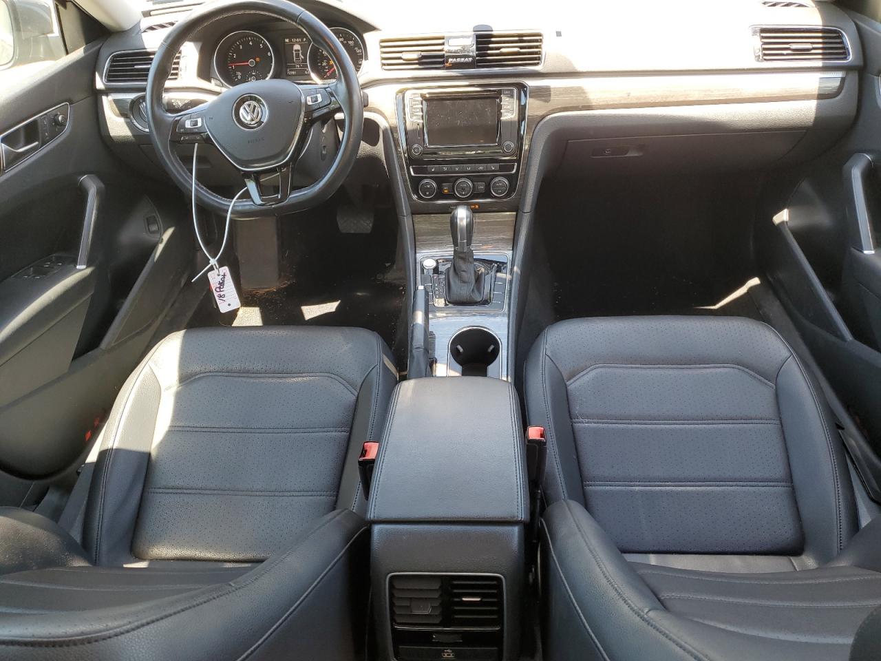 1VWBA7A34JC049299 2018 Volkswagen Passat Se