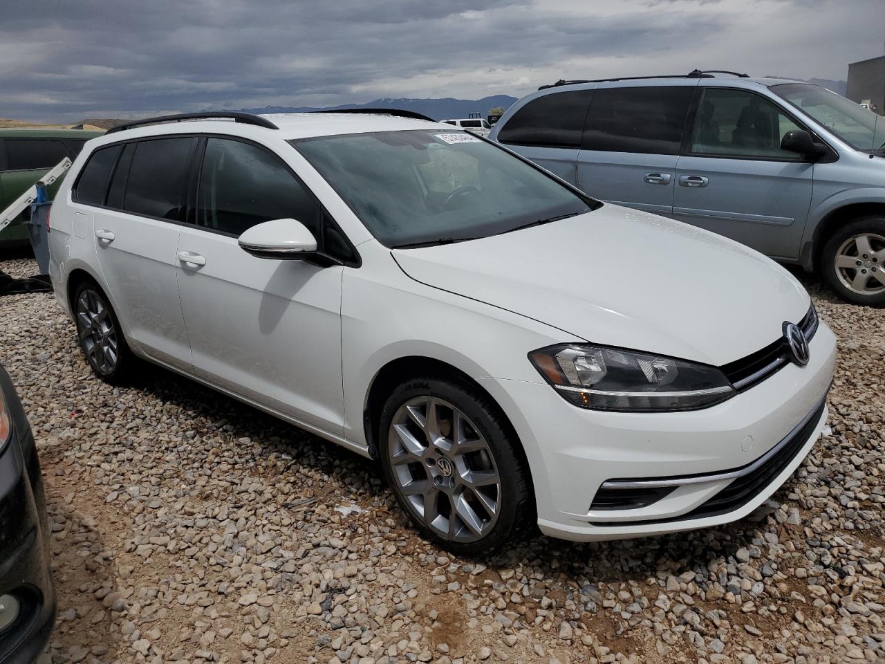 2018 Volkswagen Golf Sportwagen S vin: 3VW217AU0JM765639