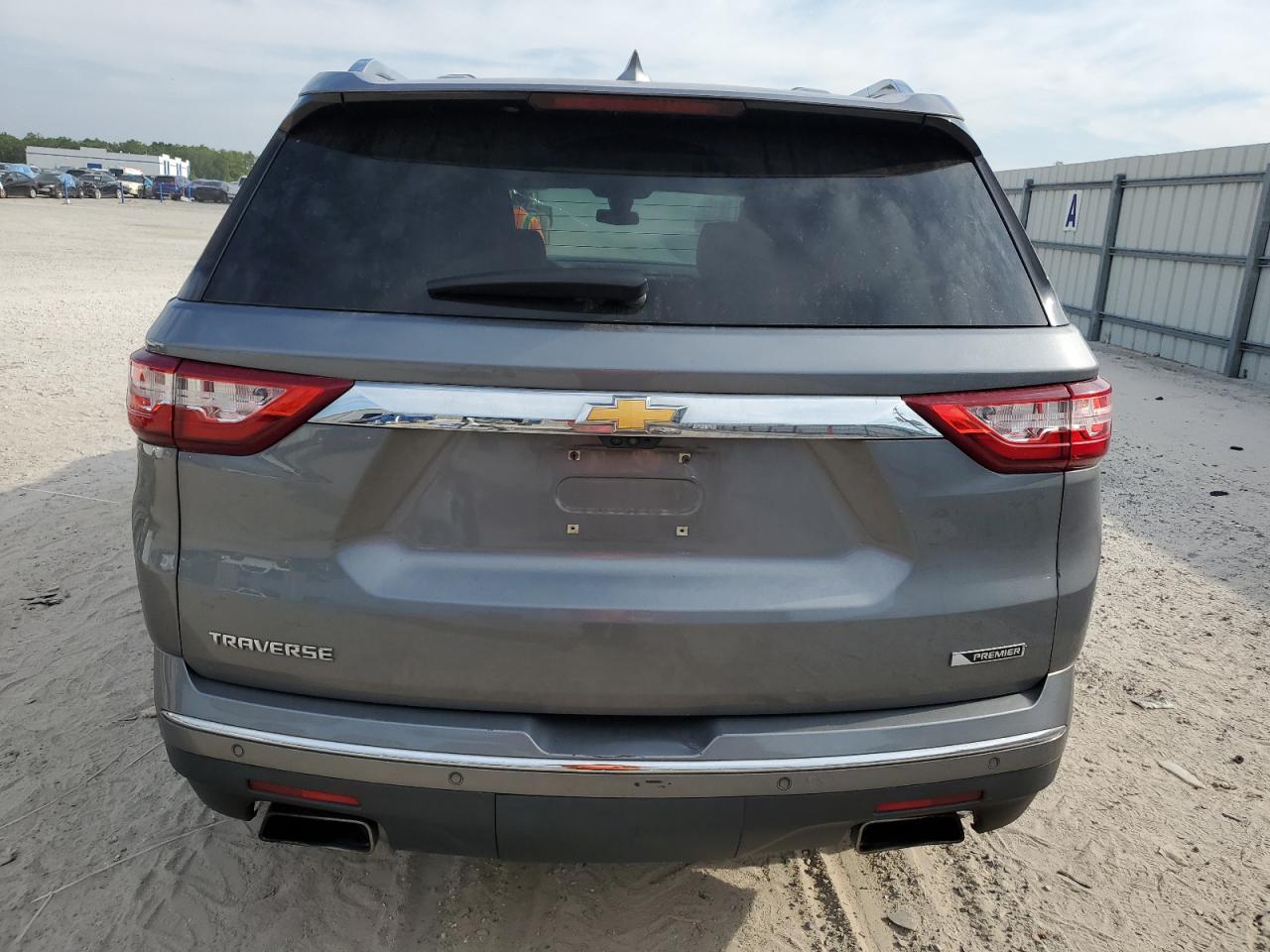 1GNERKKW0JJ254805 2018 Chevrolet Traverse Premier