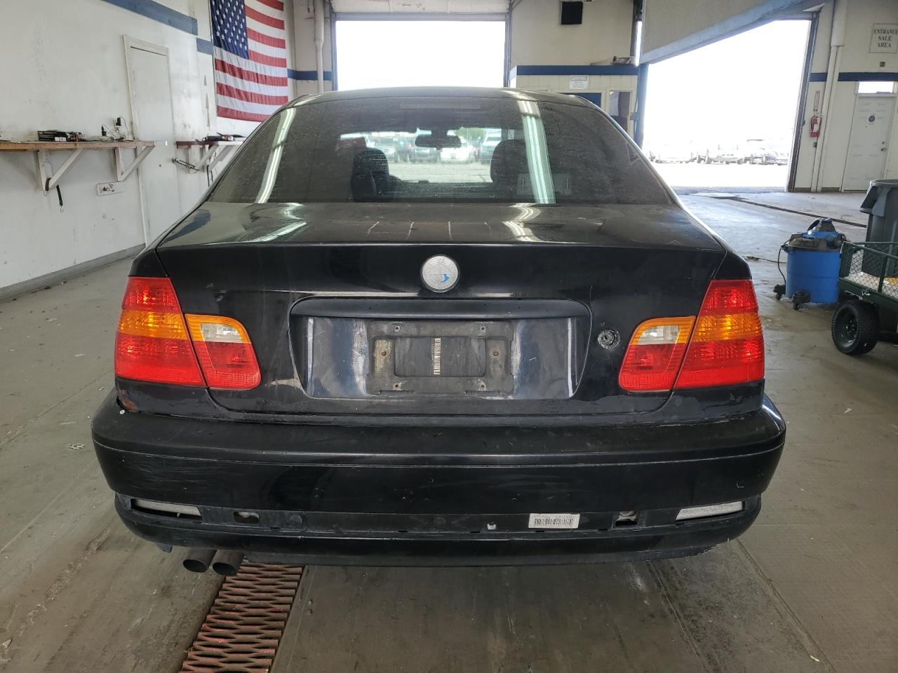 WBAEV33404KR29863 2004 BMW 325 I