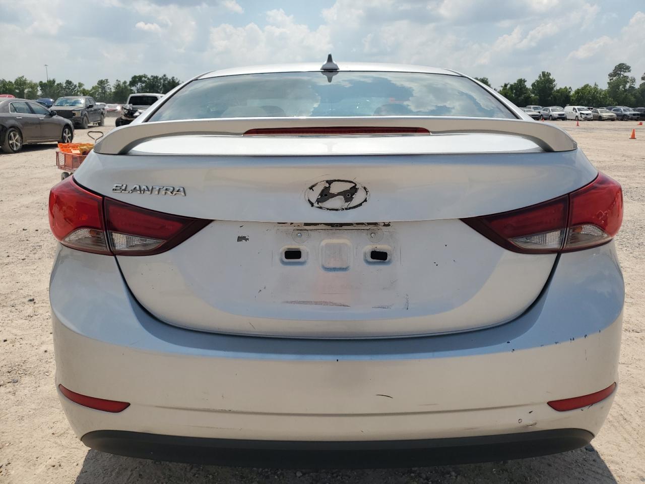 5NPDH4AE2GH796775 2016 Hyundai Elantra Se