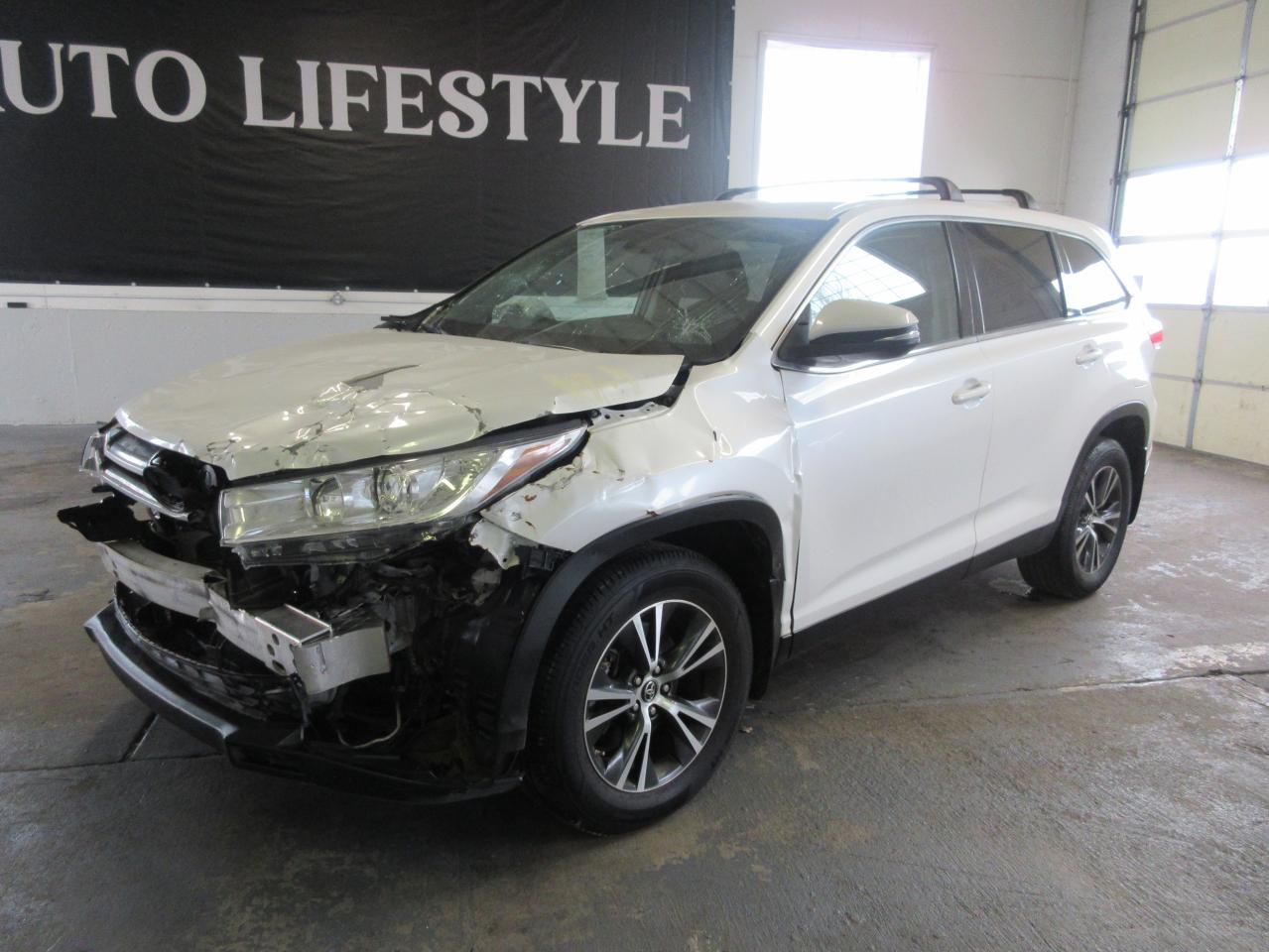 2019 Toyota Highlander Le vin: 5TDBZRFH5KS944960