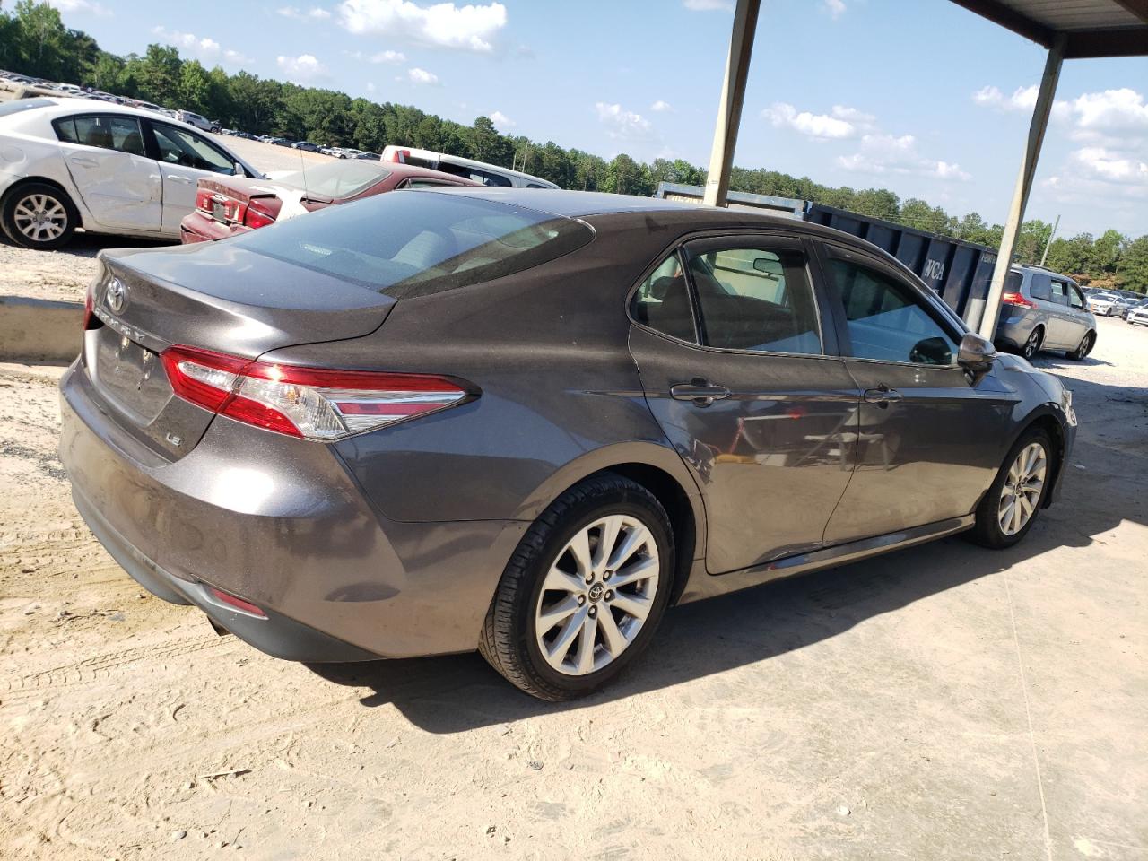 2018 Toyota Camry L vin: 4T1B11HK3JU098609