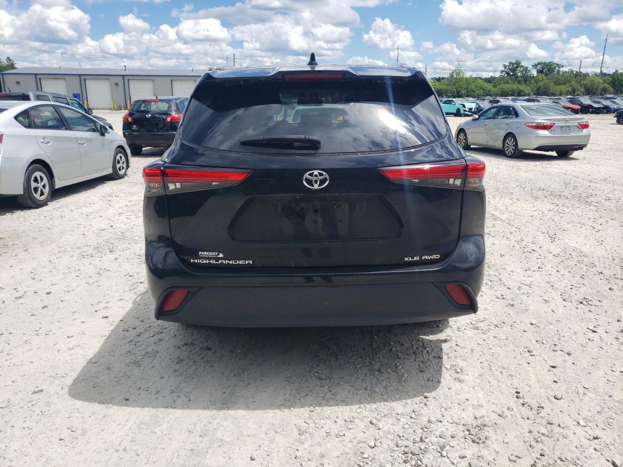 5TDGZRBH3MS123631 2021 Toyota Highlander Xle