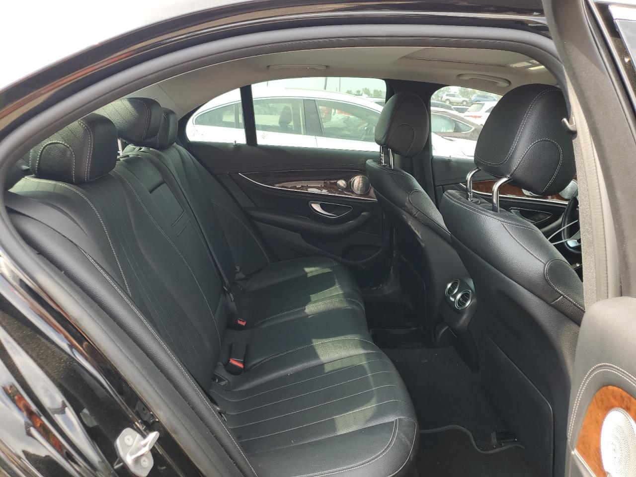 WDDZF4KB1JA371536 2018 Mercedes-Benz E 300 4Matic