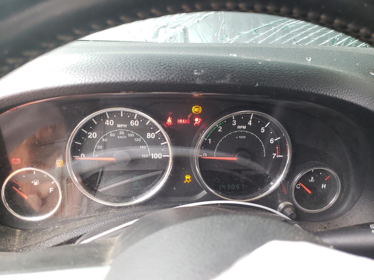 1C4BJWDG5EL241445 2014 Jeep Wrangler Unlimited Sport