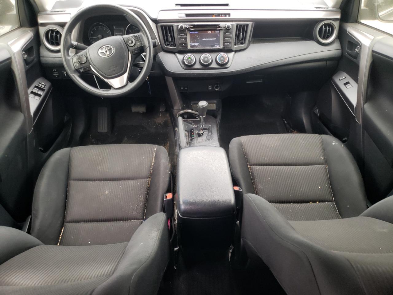 JTMBFREV7HJ708333 2017 Toyota Rav4 Le