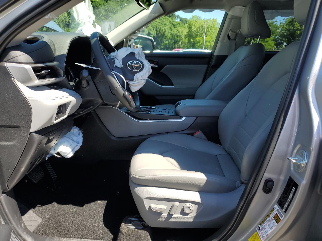 5TDKDRBH5RS529054 2024 Toyota Highlander Le