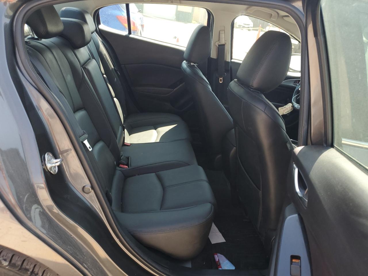 3MZBN1V33JM277157 2018 Mazda 3 Touring