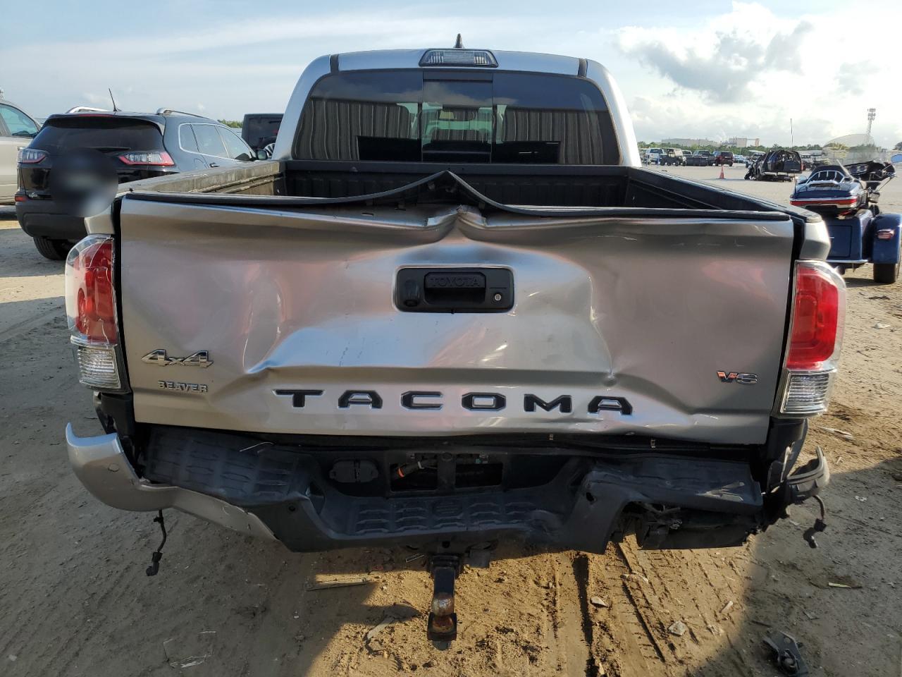 3TMGZ5AN8JM185649 2018 Toyota Tacoma Double Cab