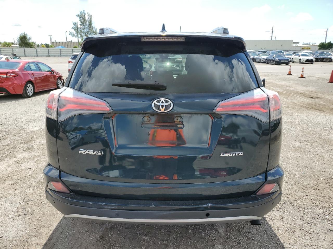 2T3YFREV1HW373386 2017 Toyota Rav4 Limited