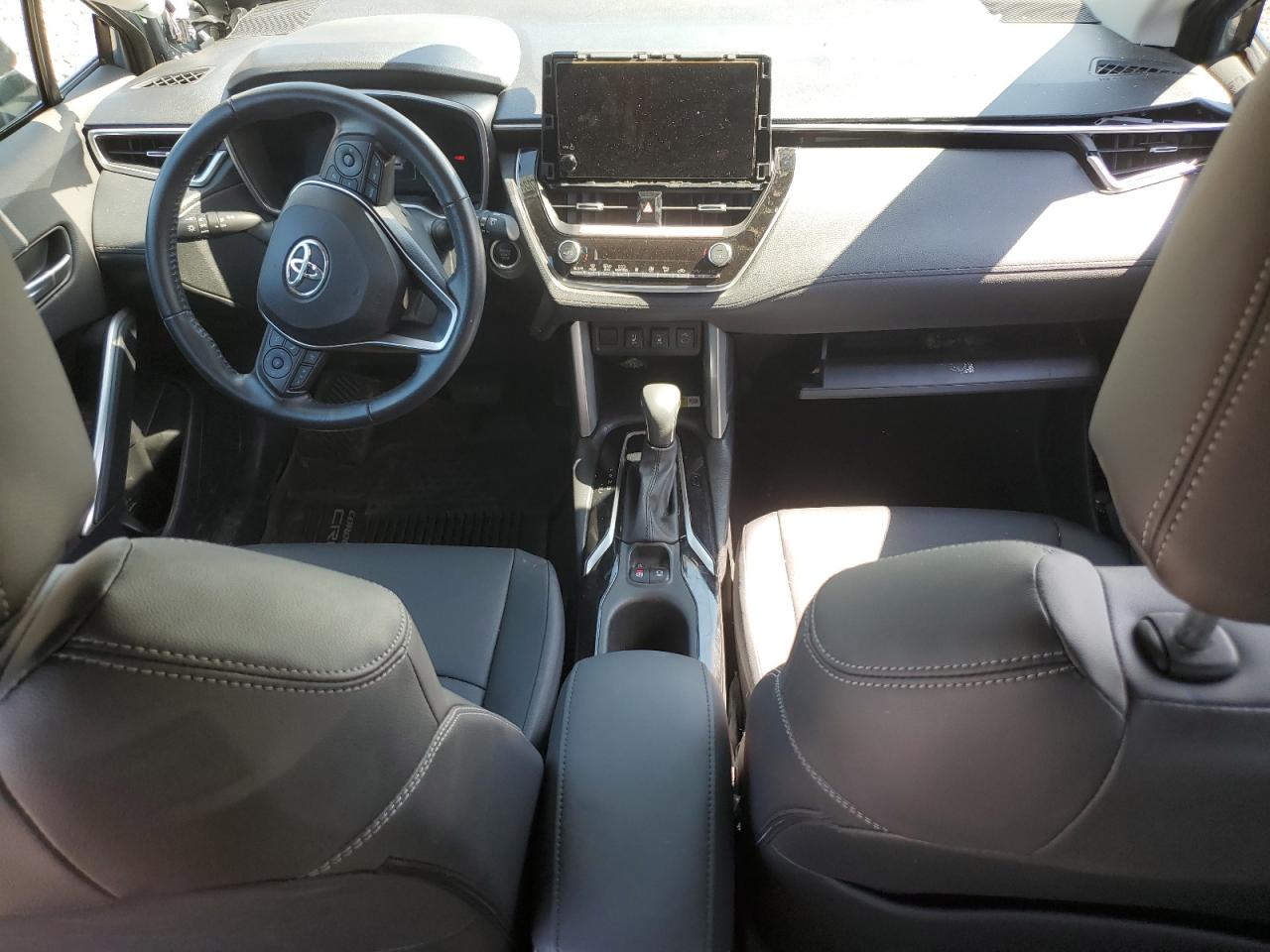 7MUEAABG2PV070275 2023 Toyota Corolla Cross Xle