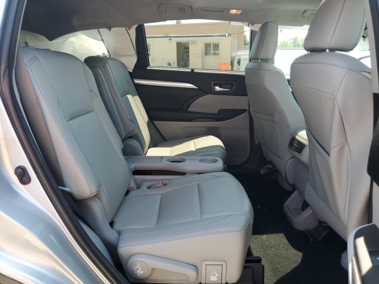 TOYOTA HIGHLANDER SE