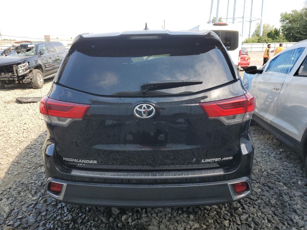 5TDDZRFH8HS450335 2017 Toyota Highlander Limited