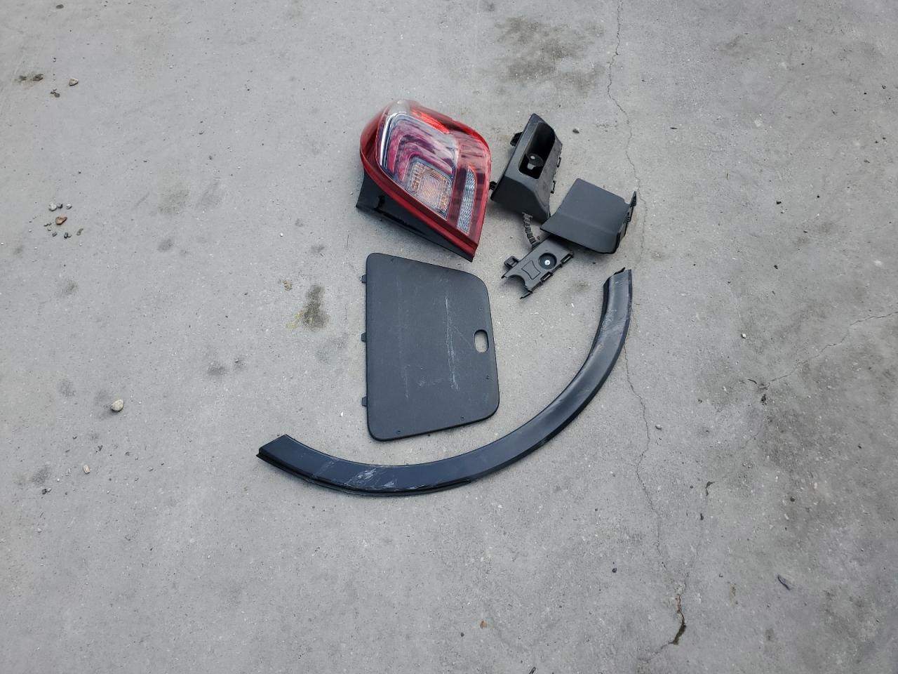 KL4CJCSB5HB076978 2017 Buick Encore Essence