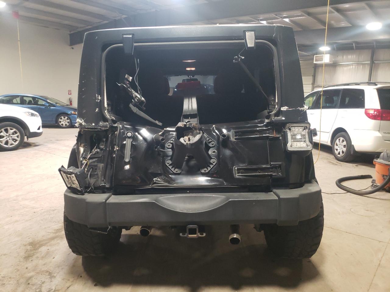 1C4BJWDG4EL102827 2014 Jeep Wrangler Unlimited Sport