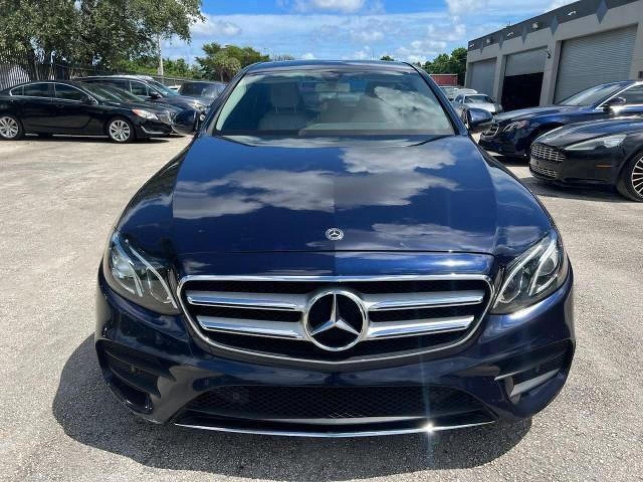 2018 Mercedes-Benz E 300 vin: WDDZF4JB8JA371664