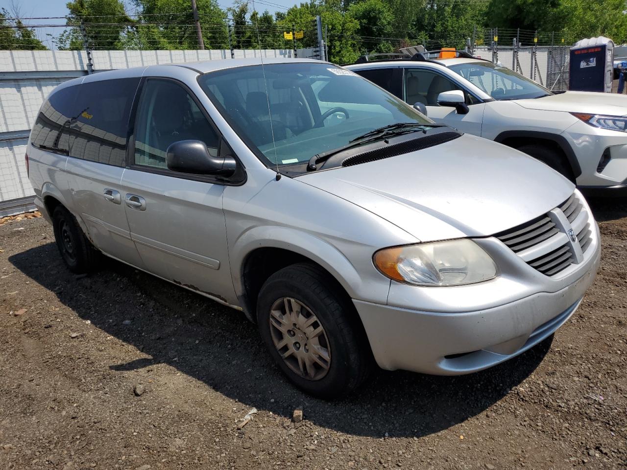 2D4GP24RX5R324863 2005 Dodge Grand Caravan Se