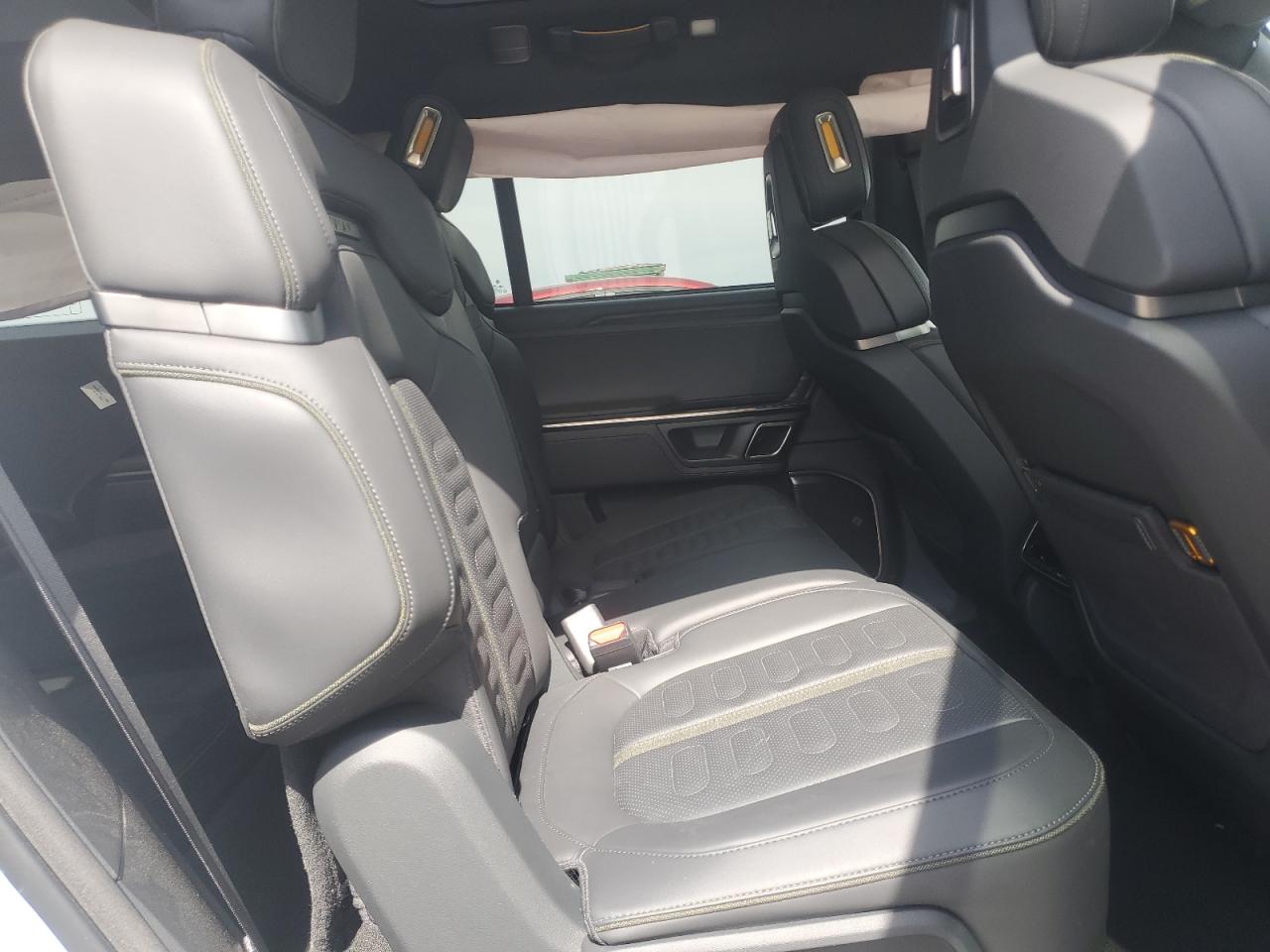 2023 Rivian R1S Adventure vin: 7PDSGABA6PN011851