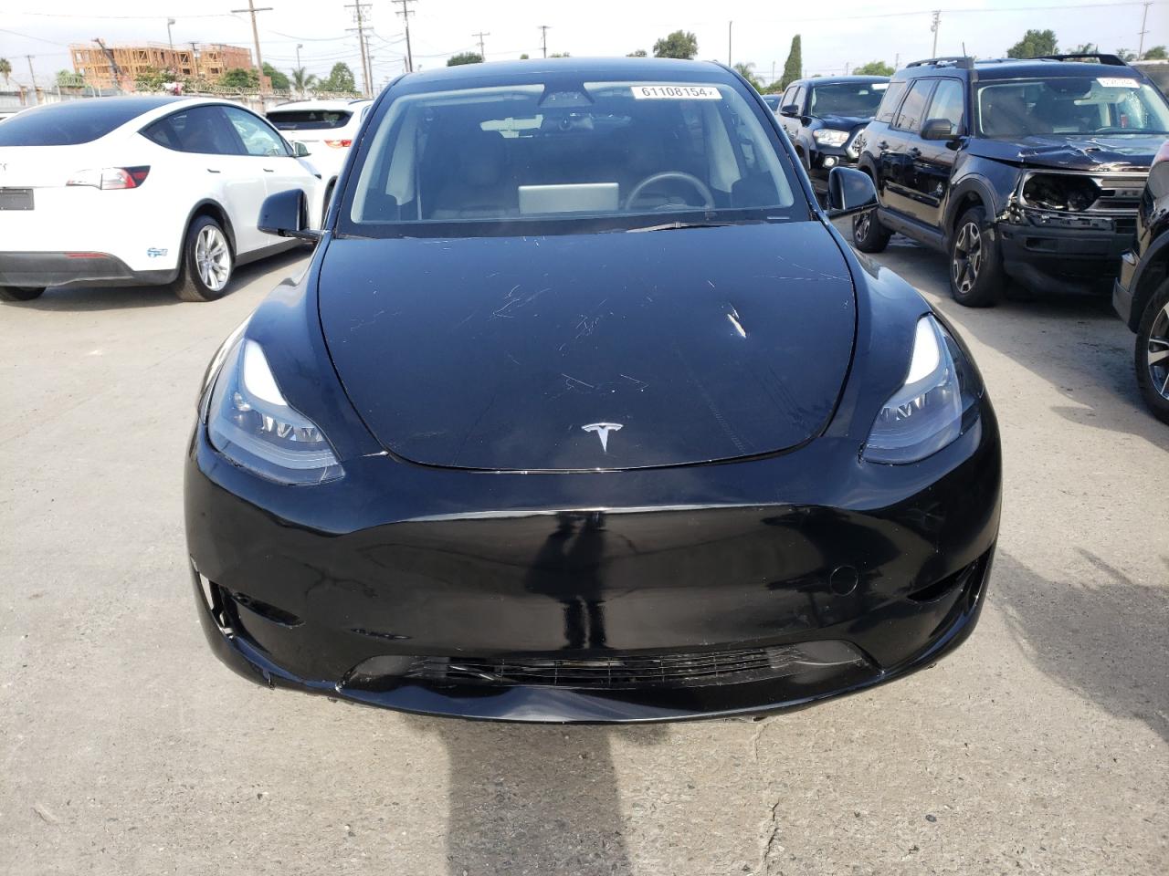 2023 Tesla Model Y vin: 7SAYGDEE2PF748581