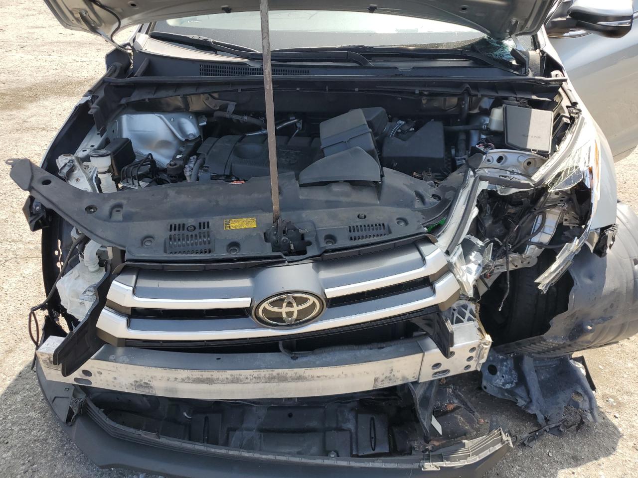 5TDZARFH0HS027939 2017 Toyota Highlander Le